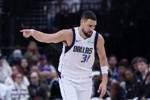 外线投得可以！克莱半场3记三分球拿到9分2板1助1帽